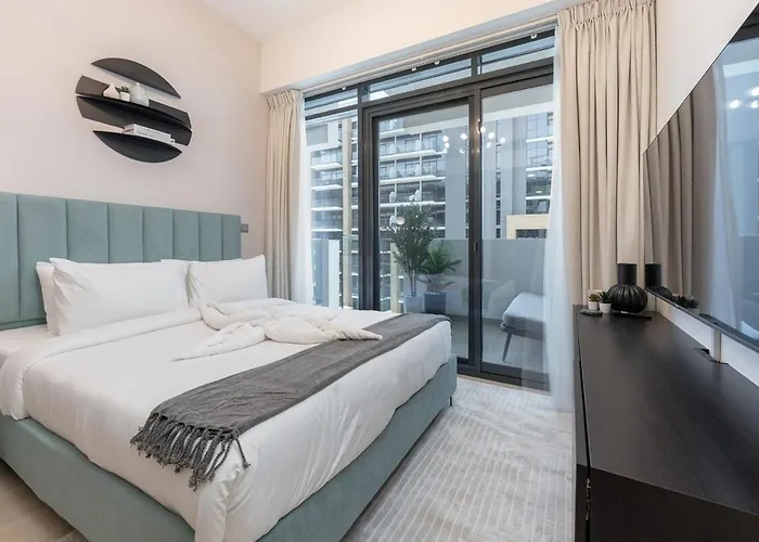 Elegant Studio Room Near Business Bay Modern Comfort With Balcony Views