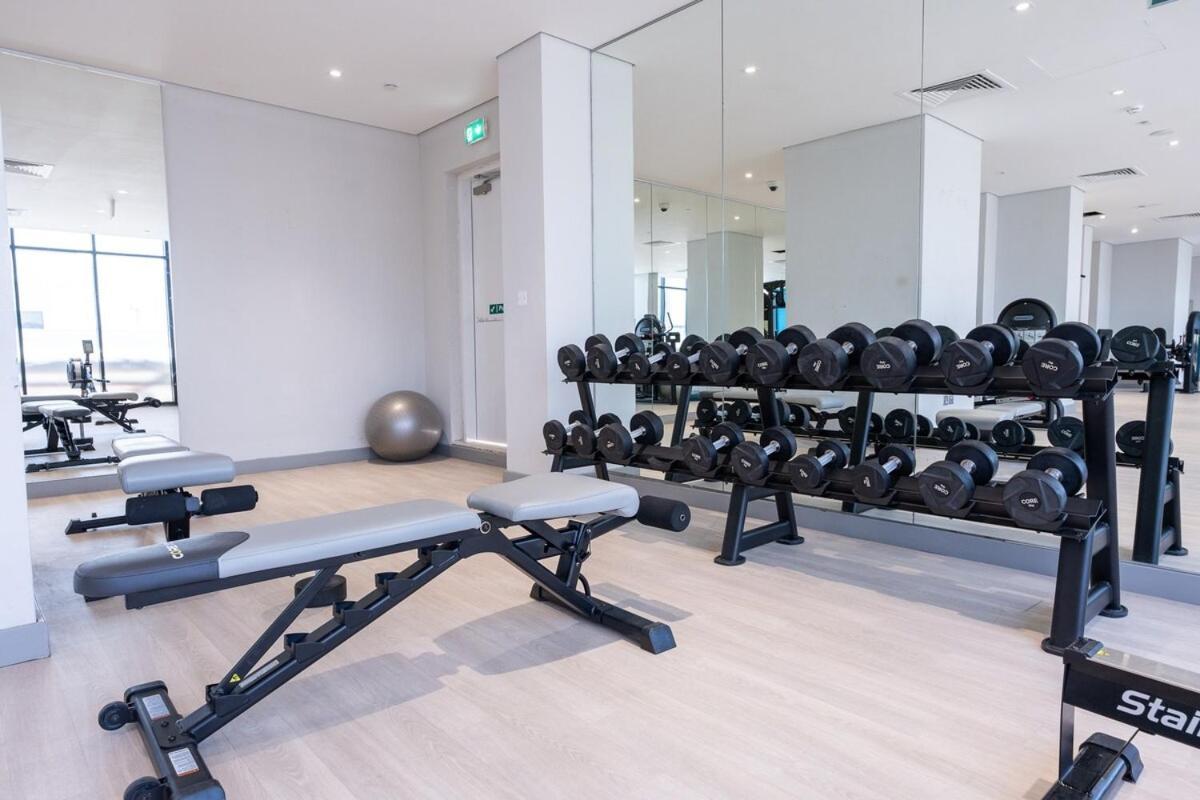 Apartment Elegant Near Business Bay Modern Comfort With Balcony Views Dubai