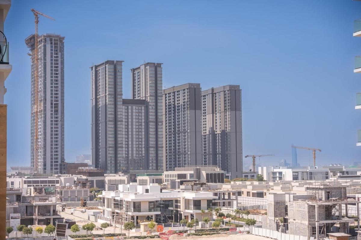 Elegant Near Business Bay Modern Comfort With Balcony Views