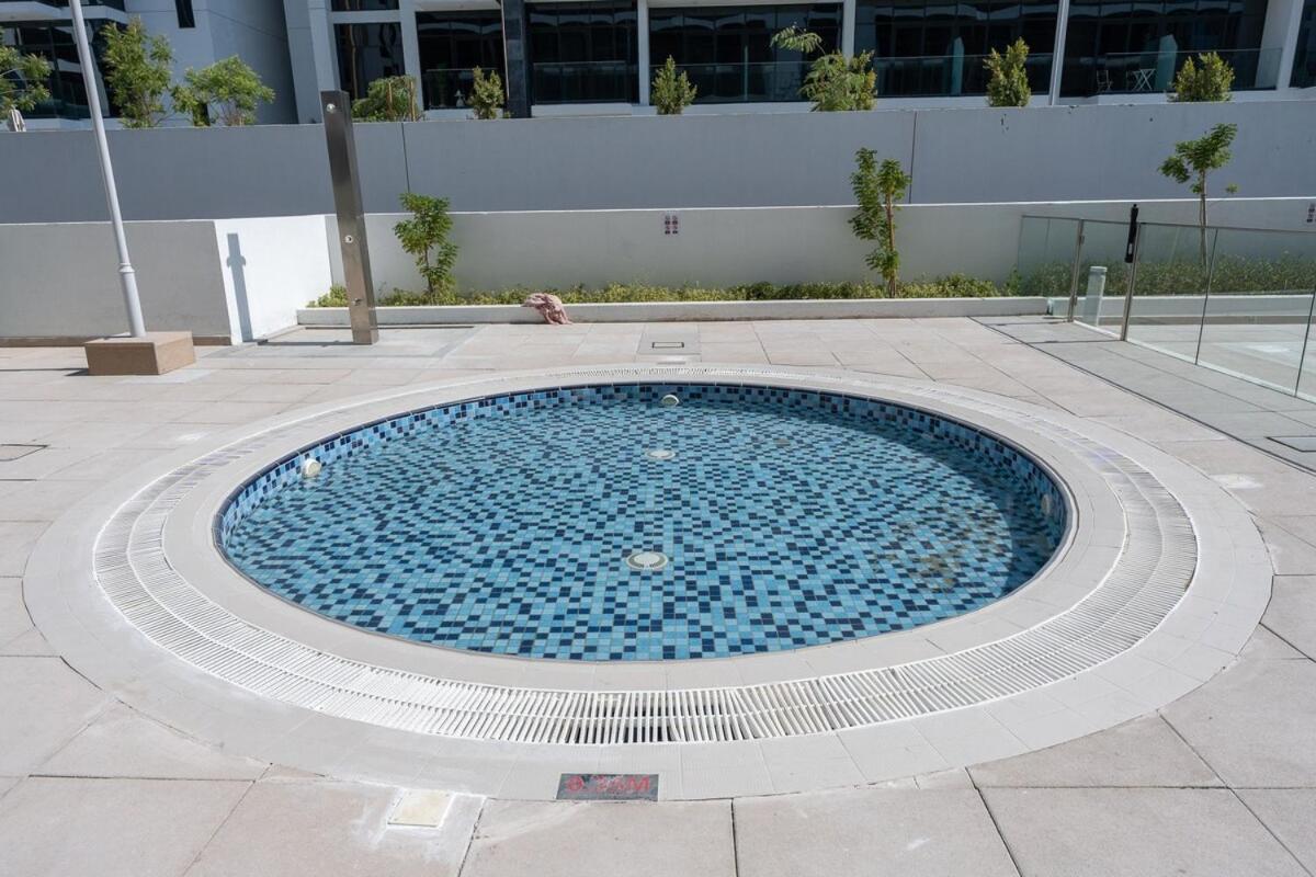 Apartment Elegant Near Business Bay Modern Comfort With Balcony Views Dubai