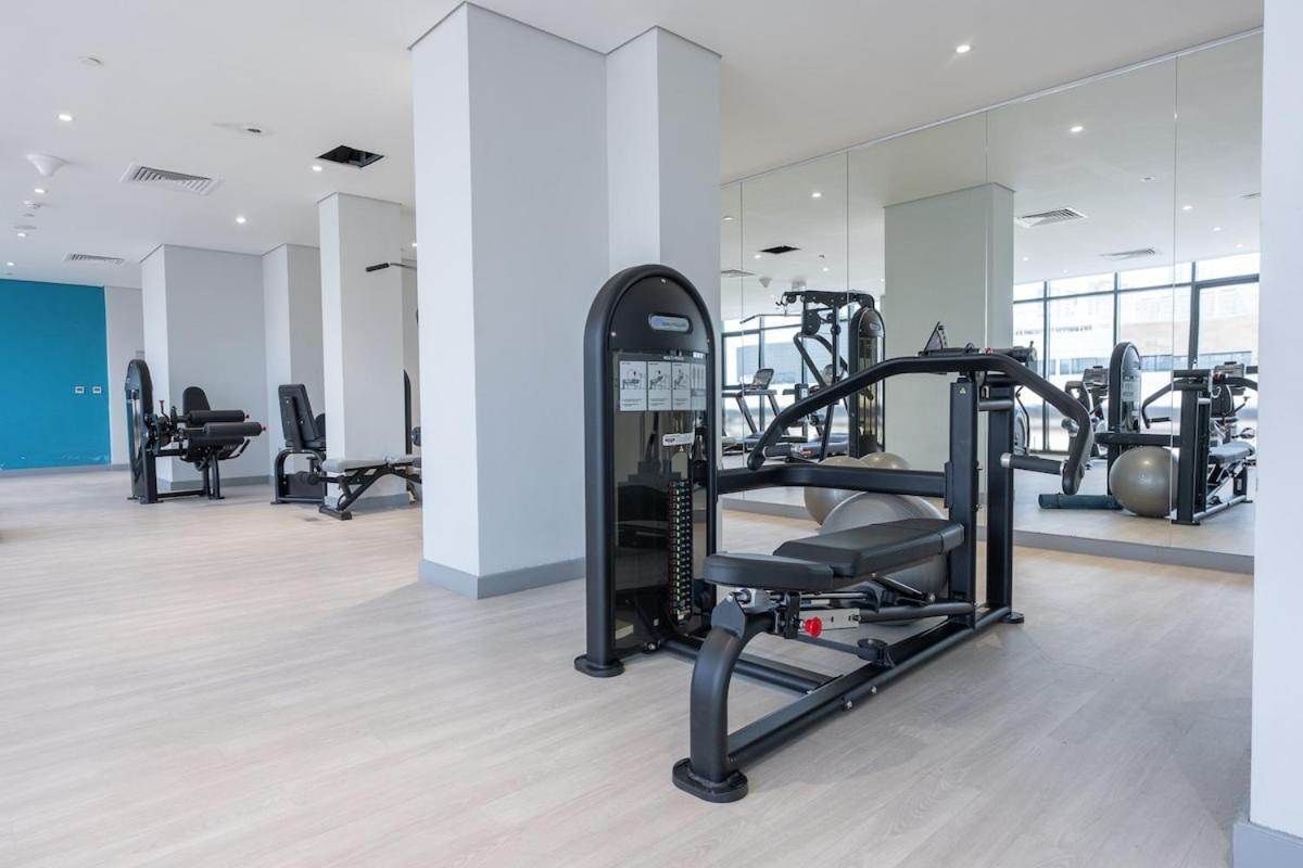 Apartment Elegant Near Business Bay Modern Comfort With Balcony Views *